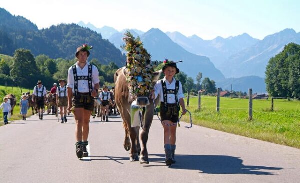 Shop Like a Bavarian: Where to Find Authentic Oktoberfest Dress?