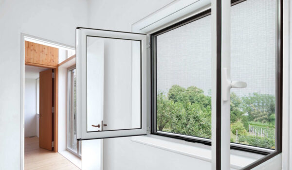Comparing Fixed vs. Retractable Window Mosquito Screens: Which is Right for You?